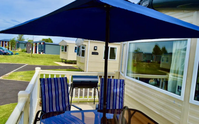 Tattershall Lakes Luxury Caravan With Hot tub