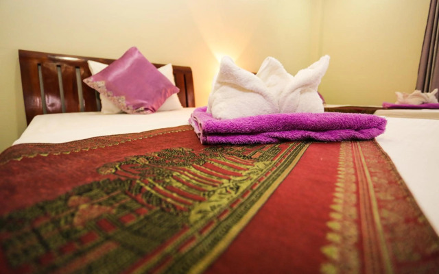 Blue Diamond Guest House - Hostel