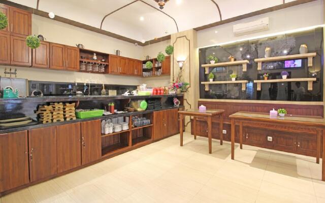 RedDoorz Premium @ The Garden Suites Solo