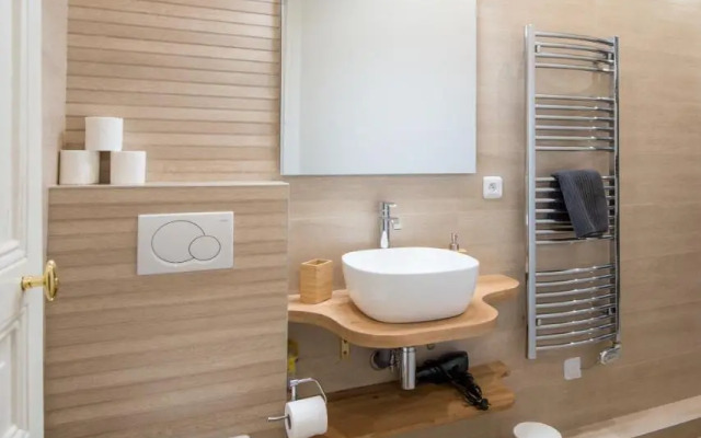 2 BR Appartement Near Tour Eiffel & Trocadéro