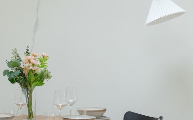 Bright Apartment Poznań by Renters