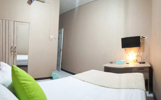 GO Homestay RedPartner near Alun-Alun Mojokerto – Guest Rooms – Mojokerto