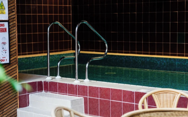Tile Rouge