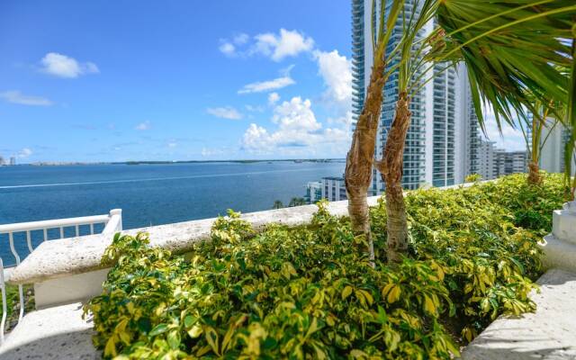 Wonderful 3BR Condo at Brickell