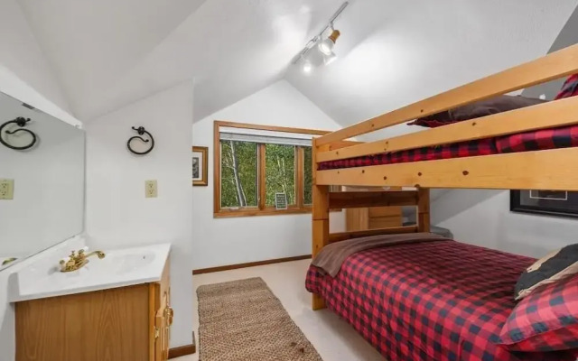 82 Lenawee Lane 5 Bedroom Home