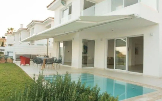 Villa Scarlet