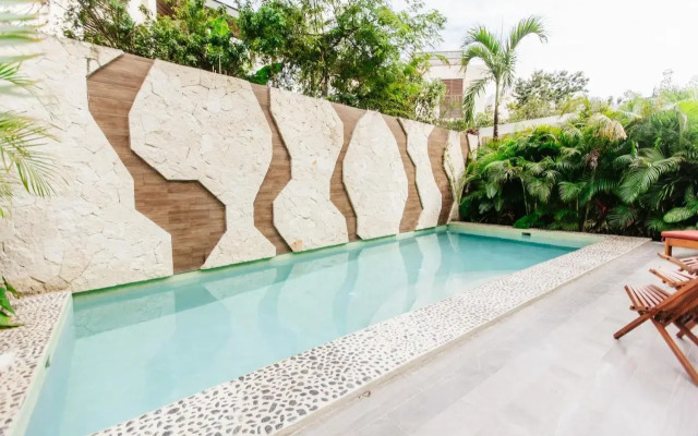 Dune Luxury Condos - Suite w Private Terrace