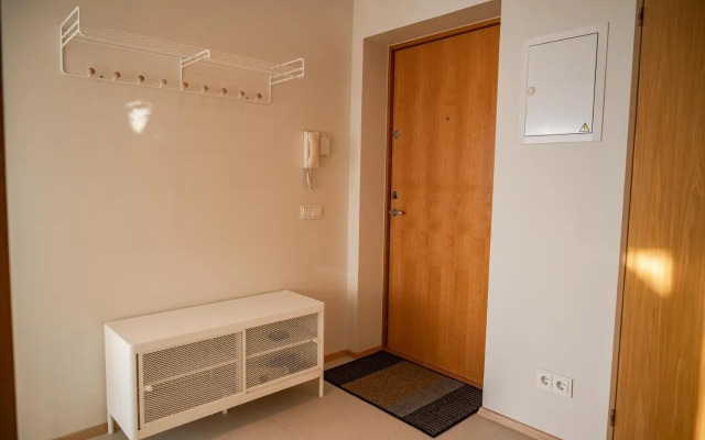 Freshly Renovated Apartment Next To Old Down