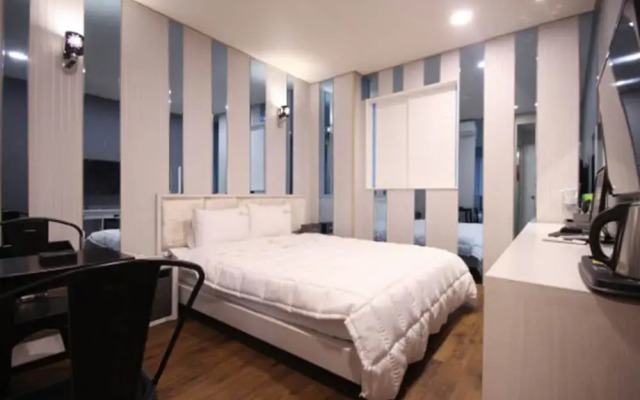 Geoje H Motel