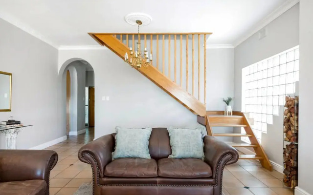 3 Bedroom Hilltop Home With Spectacular Views