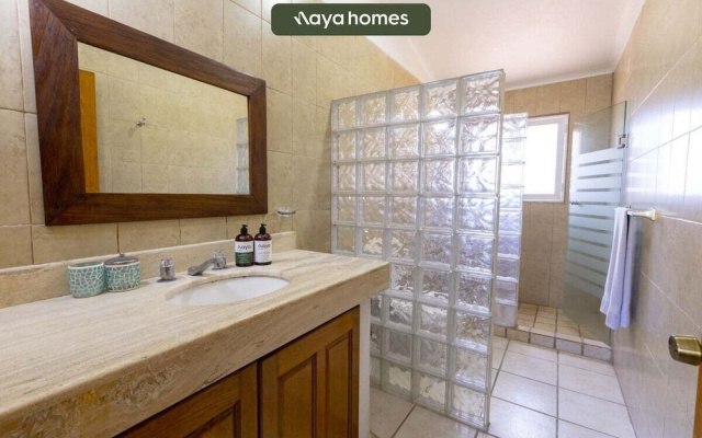 Cozy 3BR House - Front of Marina- Pool