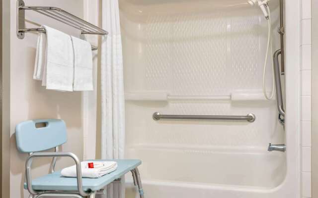 Days Inn by Wyndham Kingsland GA