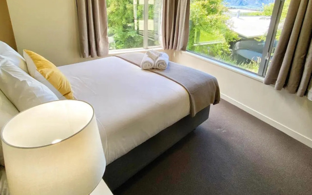 Tekau - Modern holiday apartment with lakeview