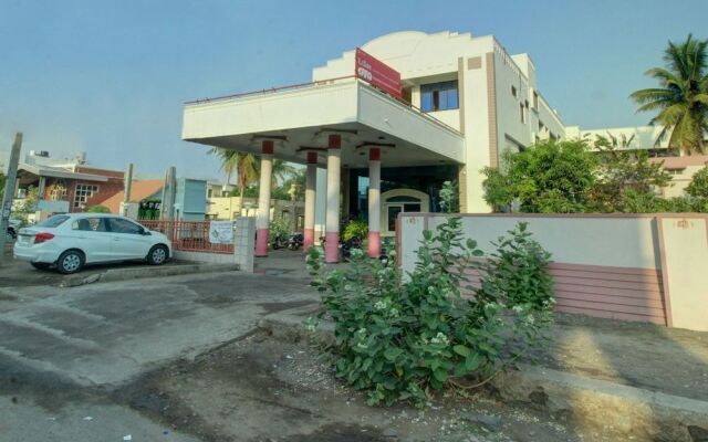 Oyo 30636 Hotel Navaratna International