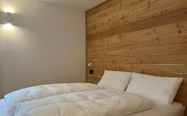 Camelot Luxury Houses Horses