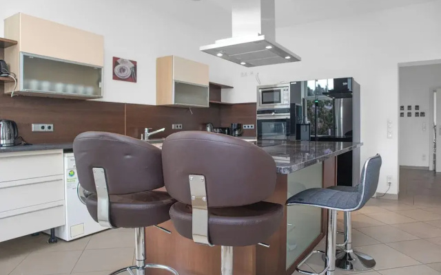 Perfect 7BR Stay Near Hauptbahnhof