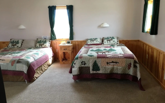 Tenderfoot Cabins & Motel