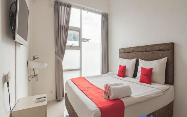 RedDoorz Near Trans Studio Mall Bongo Residence