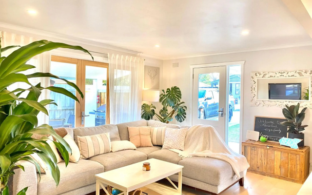 Entire Rosebud Holiday House - 3min to the beach