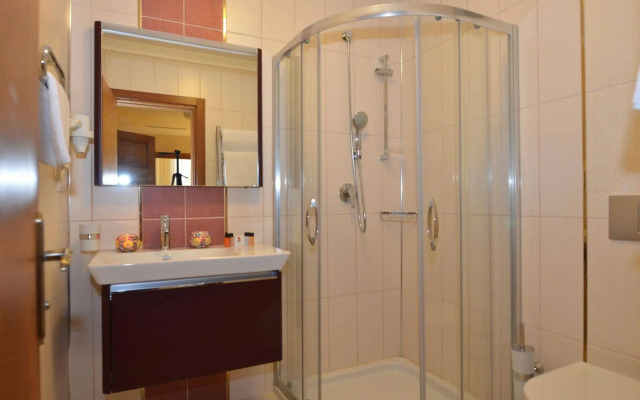 Ataker Hotel