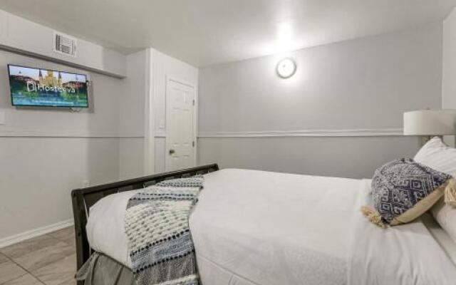 Elegant 4BR Condo in Downtown