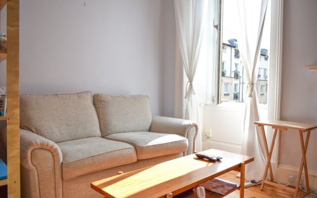 Bright 1 Bedroom Apartment in Edinburgh