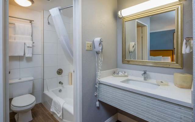 SOMA Park Inn – Civic Center