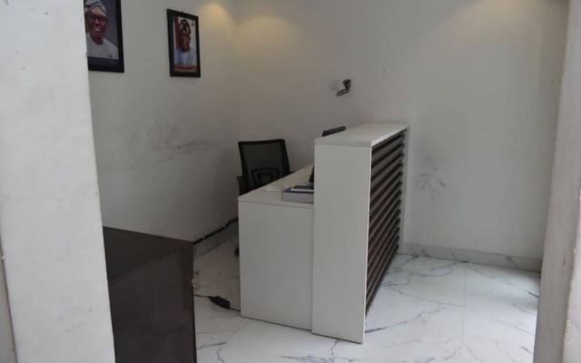Rush Lagos Hotel Suites And Launge