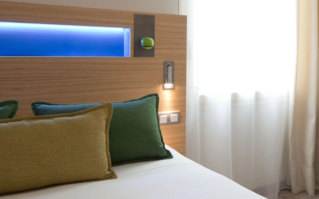 Отель Catalonia Boulevard