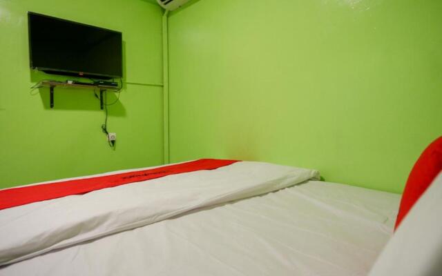 RedDoorz @ Jalan Gatot Subroto Semarang