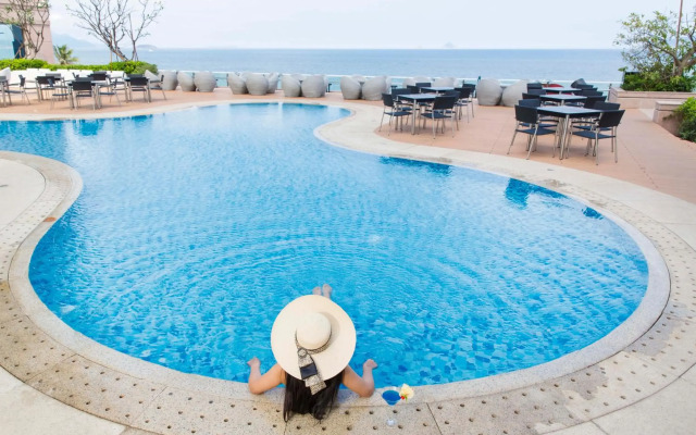 Diamond Bay Hotel