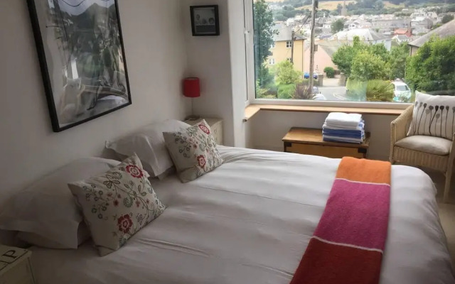 Sunnyview 5-bed House in Kingsbridge With Parking