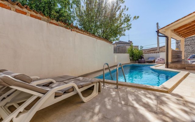 Beautiful Apartment in Medulin With Outdoor Swimming Pool, Wifi and 1 Bedrooms