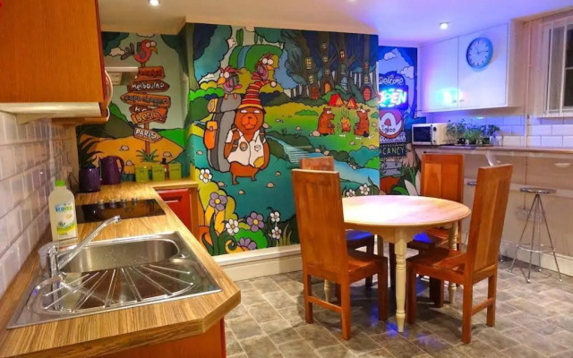 Igloo Backpackers Hostel & Annexe