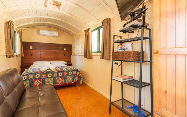 Dunsborough Rail Carriages & Farm Cottages – Guest Rooms – Yallingup Siding