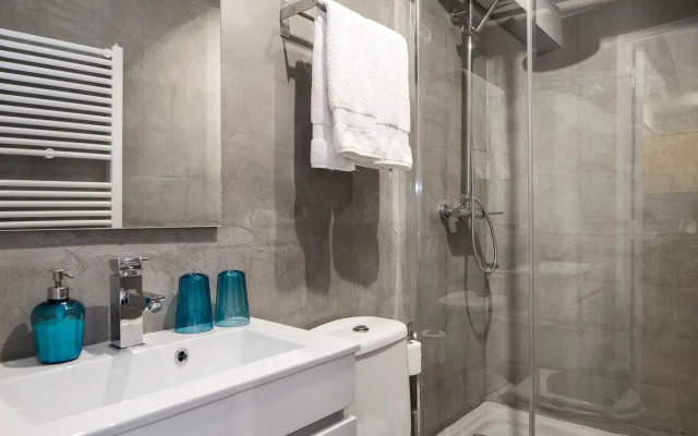 Contemporary by Apartments Alfama