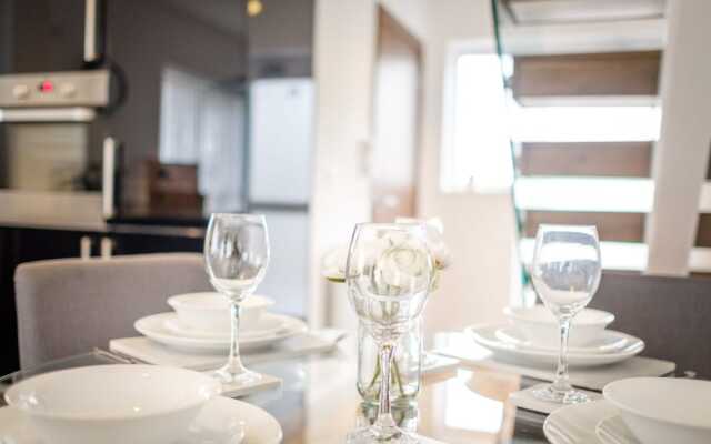 Grand Central Apartments Paymán Club