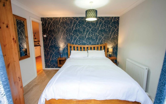 Merlins Cabin - 2 Bedroom Cabin - Blaen Cedi Farm - Penclawdd
