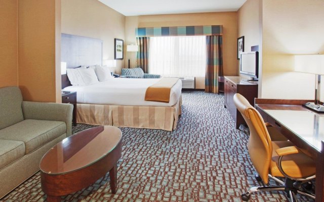 Holiday Inn Express & Suites Salinas, an IHG Hotel