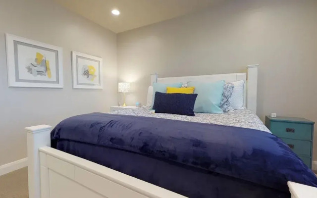 Birds Eye View 4 Bedroom Apts by RedAwning