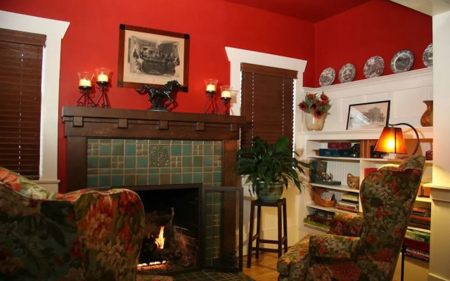 Hidden Oak Inn