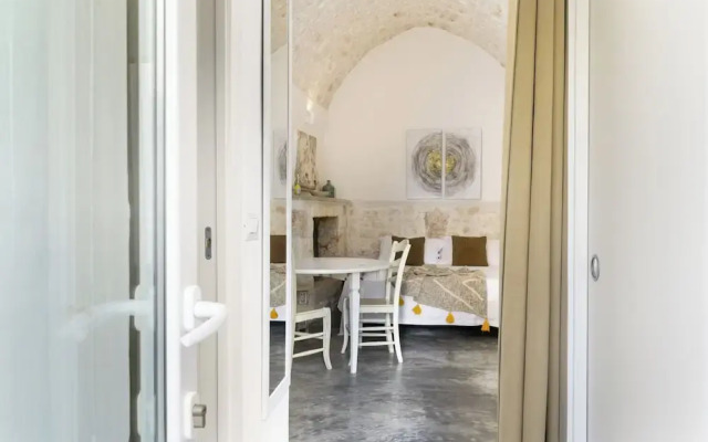 White Studio with Jacuzzi
