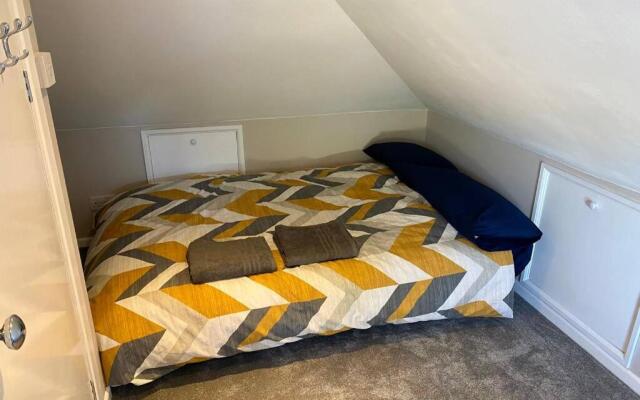 Spacious 2 Bed APT sleeps 4 near Bournemouth Beach