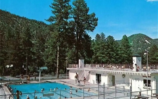 Paradise On The River Three Bedroom Cabin