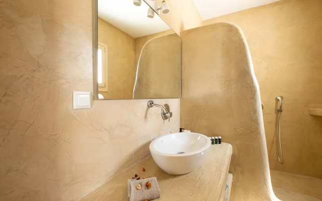 White Orchid Cave House & Studio