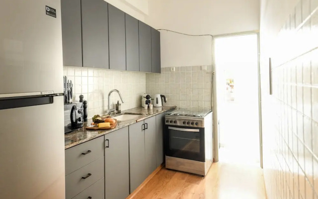 Stylish 2-Bedroom Green Oasis