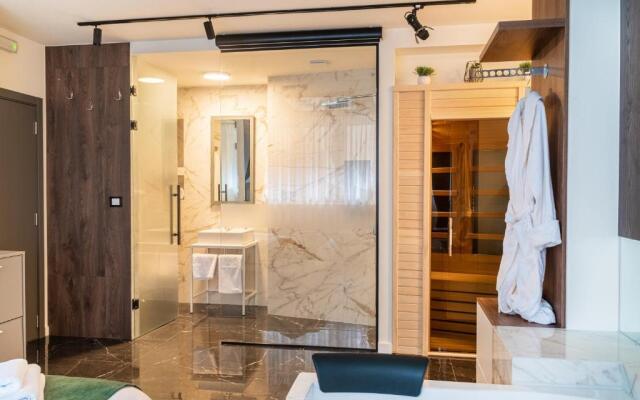 9 Nine - Luxury Apartments & Suites