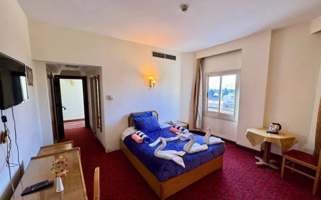 Queens Valley Hotel, Restaurants, Bars and Spa Luxor