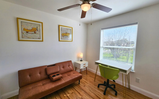 Modern 3 Bedroom Retreat in Pearland