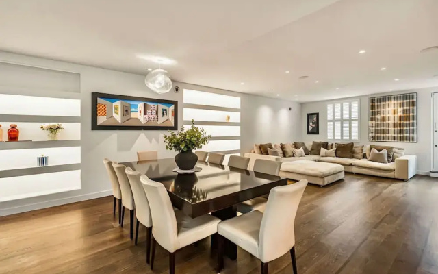 Luxury 3BR Mews Home w Courtyard AC Terrace